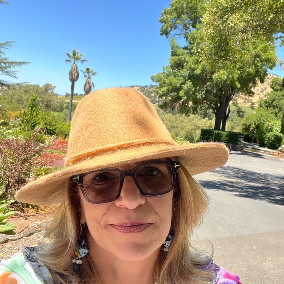 Meet your Posher, Stephanie - Picture 10 of 17